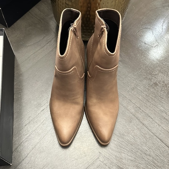 Naturalizer Harding Western Bootie (WIDE) - Picture 5 of 13